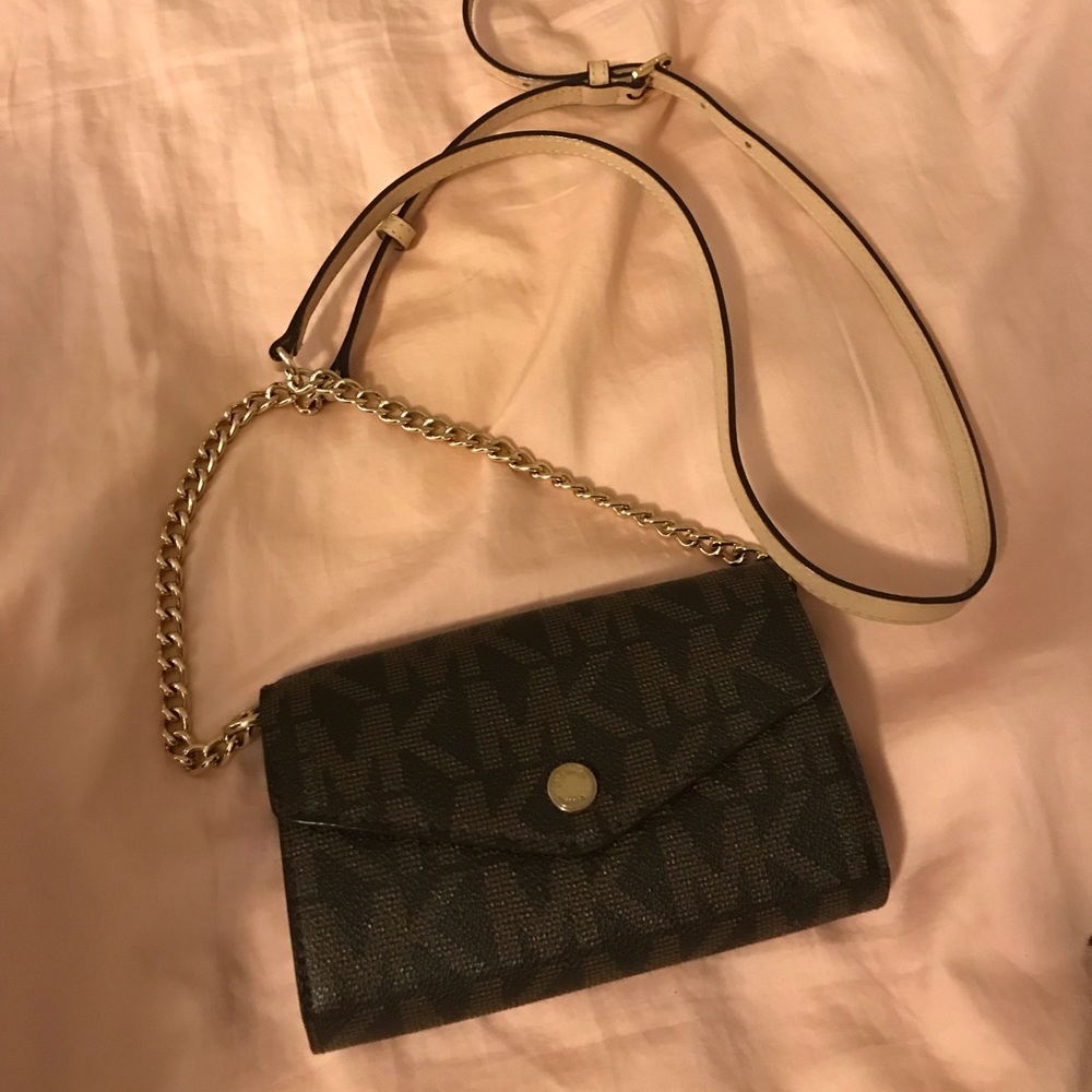 Cross body purse